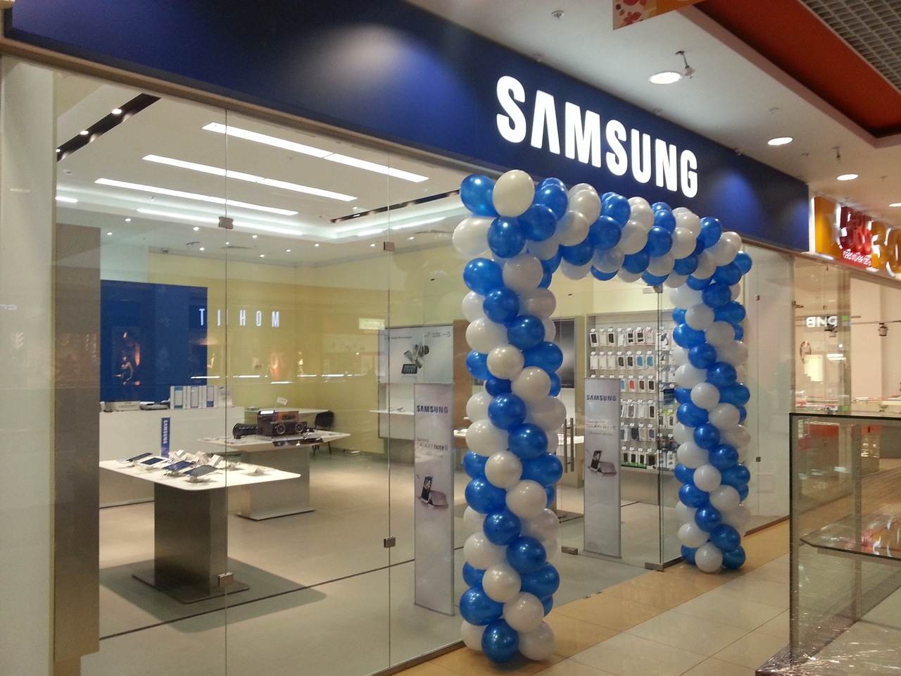 Inventive Retail Group открыла два новых фирменных магазина Samsung 