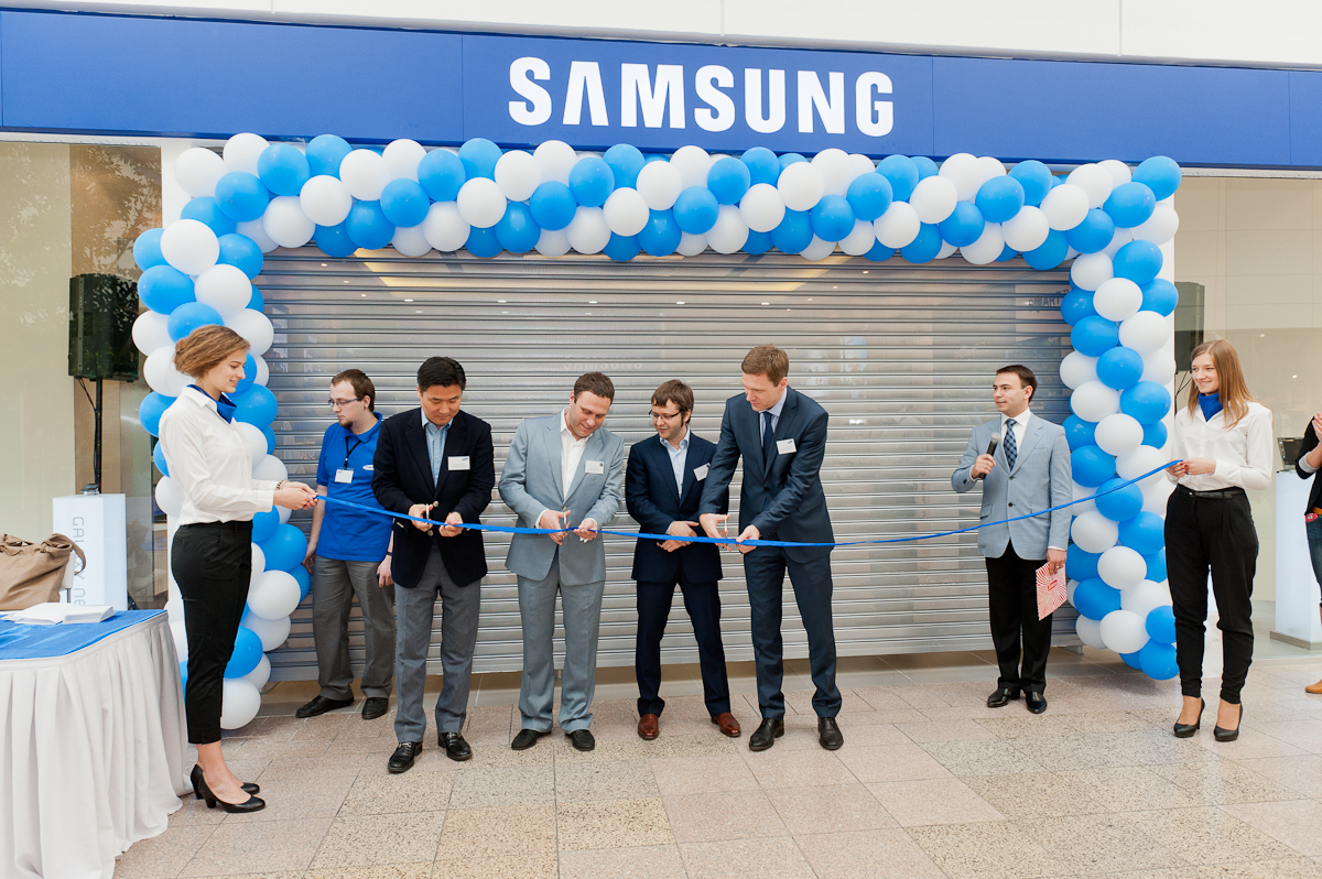 Samsung Electronics и re:Store Retail Group открывают первый фирменный магазин в рамках соглашения о сотрудничестве